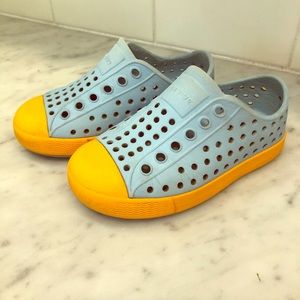 Native Jefferson toddler shoes size C7 blue/orange